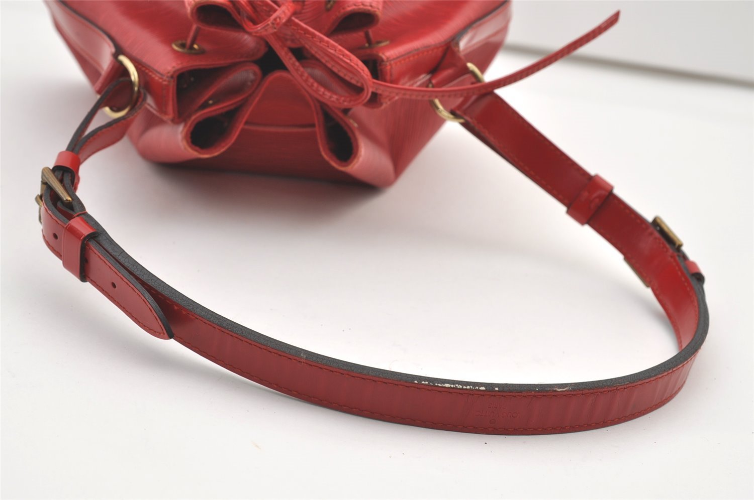Authentic Louis Vuitton Epi Petit Noe Shoulder Drawstring Bag M44107 Red 1934J