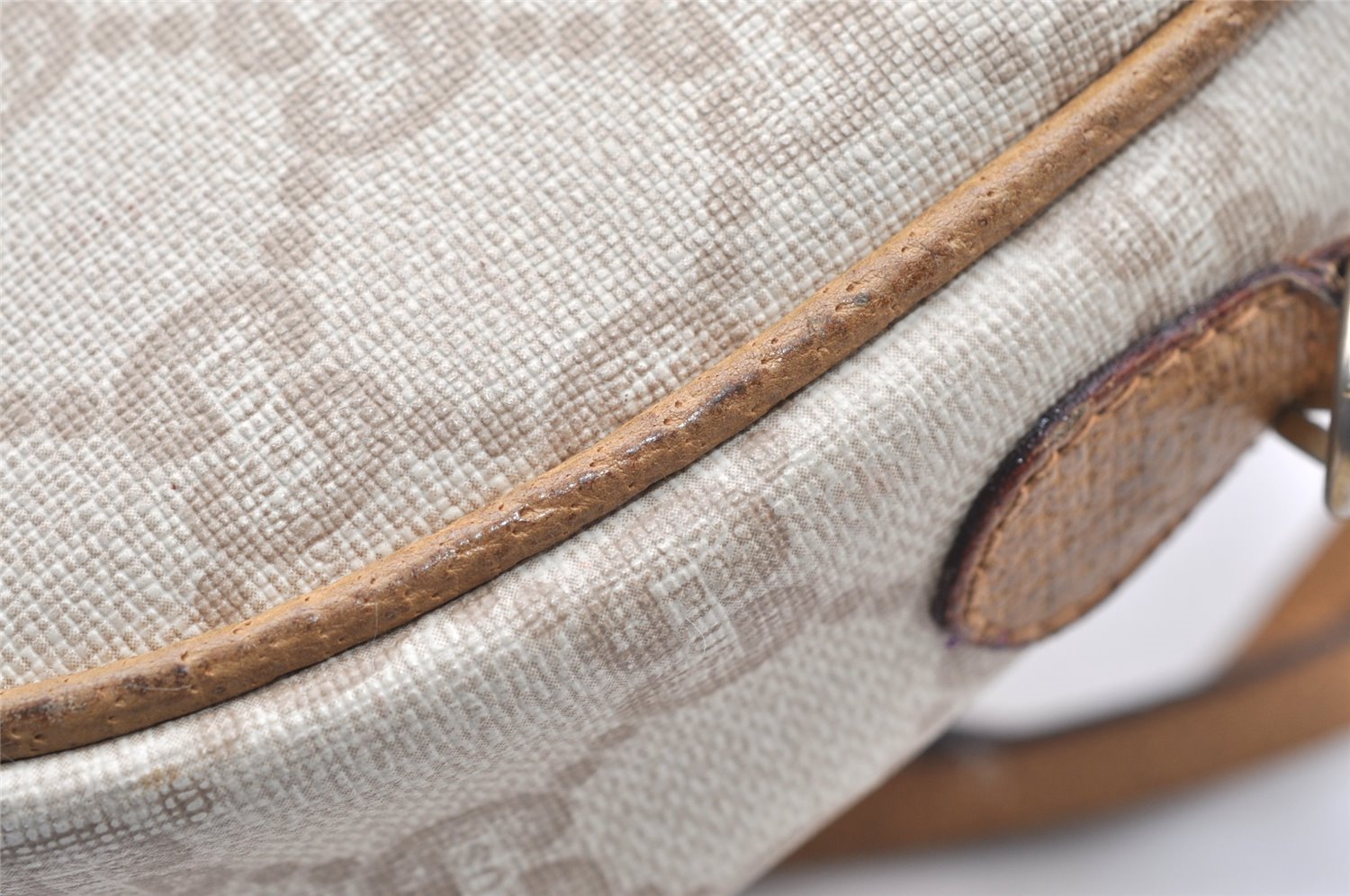 Authentic GUCCI GG Plus PVC Leather Shoulder Cross Body Bag Purse White 1936I