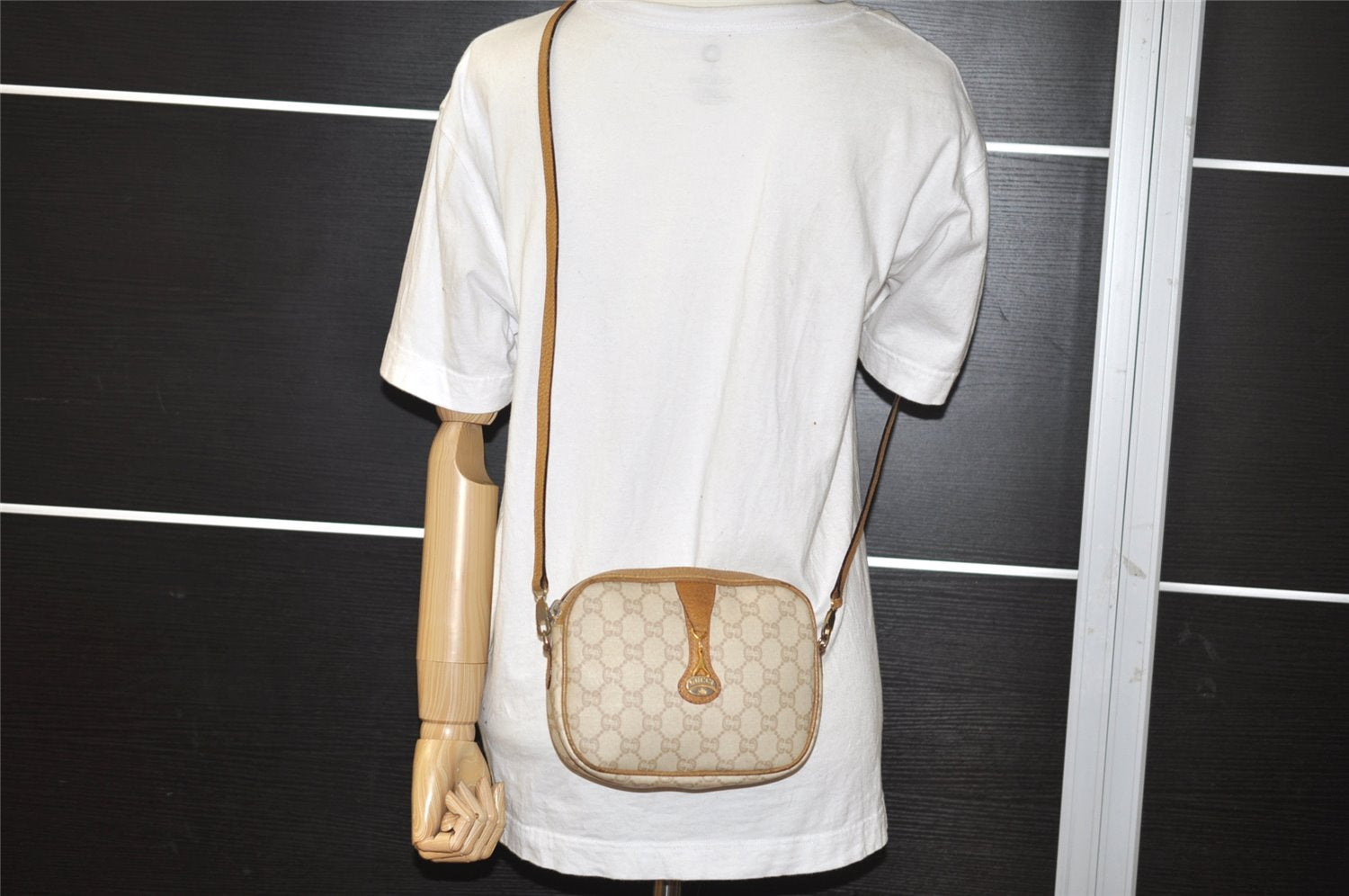 Authentic GUCCI GG Plus PVC Leather Shoulder Cross Body Bag Purse White 1936I