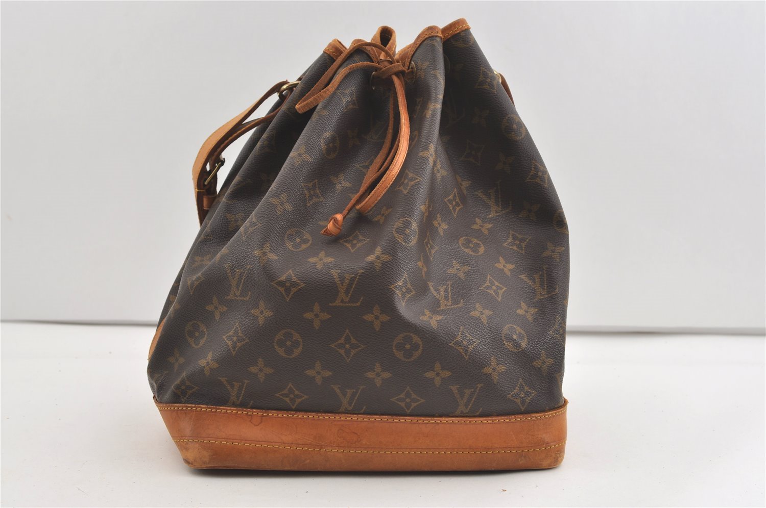 Authentic Louis Vuitton Monogram Noe Shoulder Drawstring Bag M42224 LV 1942J