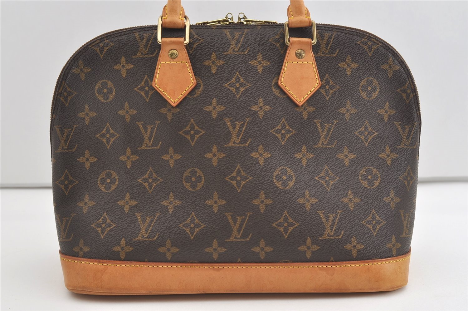 Authentic Louis Vuitton Monogram Alma Hand Bag Purse M51130 LV 1945J