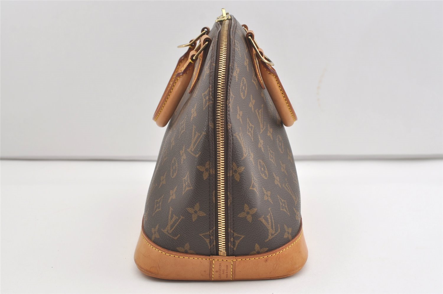 Authentic Louis Vuitton Monogram Alma Hand Bag Purse M51130 LV 1945J