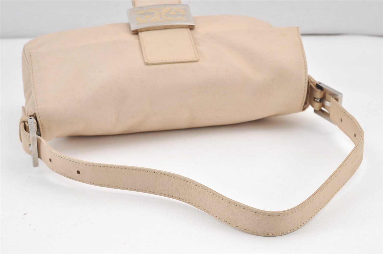 Authentic FENDI Mamma Baguette Shoulder Hand Bag Purse Leather White Cream 1945K