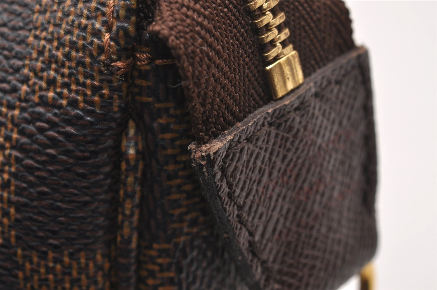 Authentic Louis Vuitton Damier Marais Bucket Pouch Purse Clutch LV 1974J