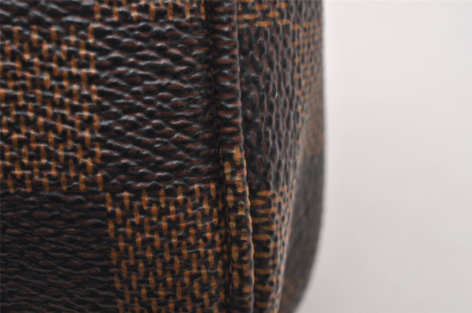 Authentic Louis Vuitton Damier Marais Bucket Pouch Purse Clutch LV 1974J