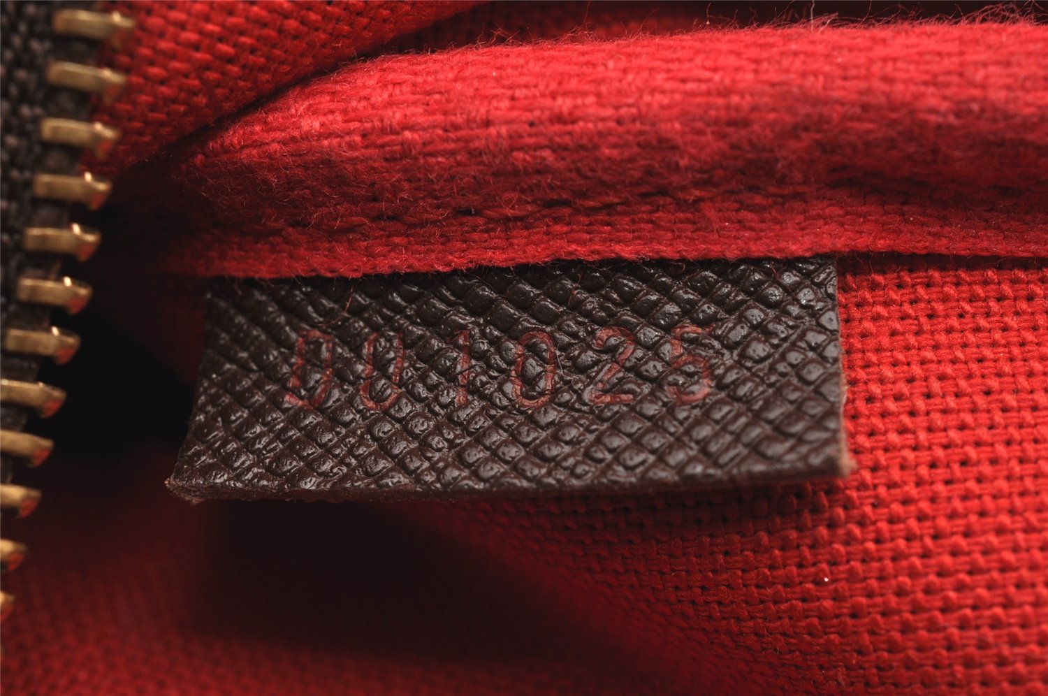 Authentic Louis Vuitton Damier Marais Bucket Pouch Purse Clutch LV 1974J