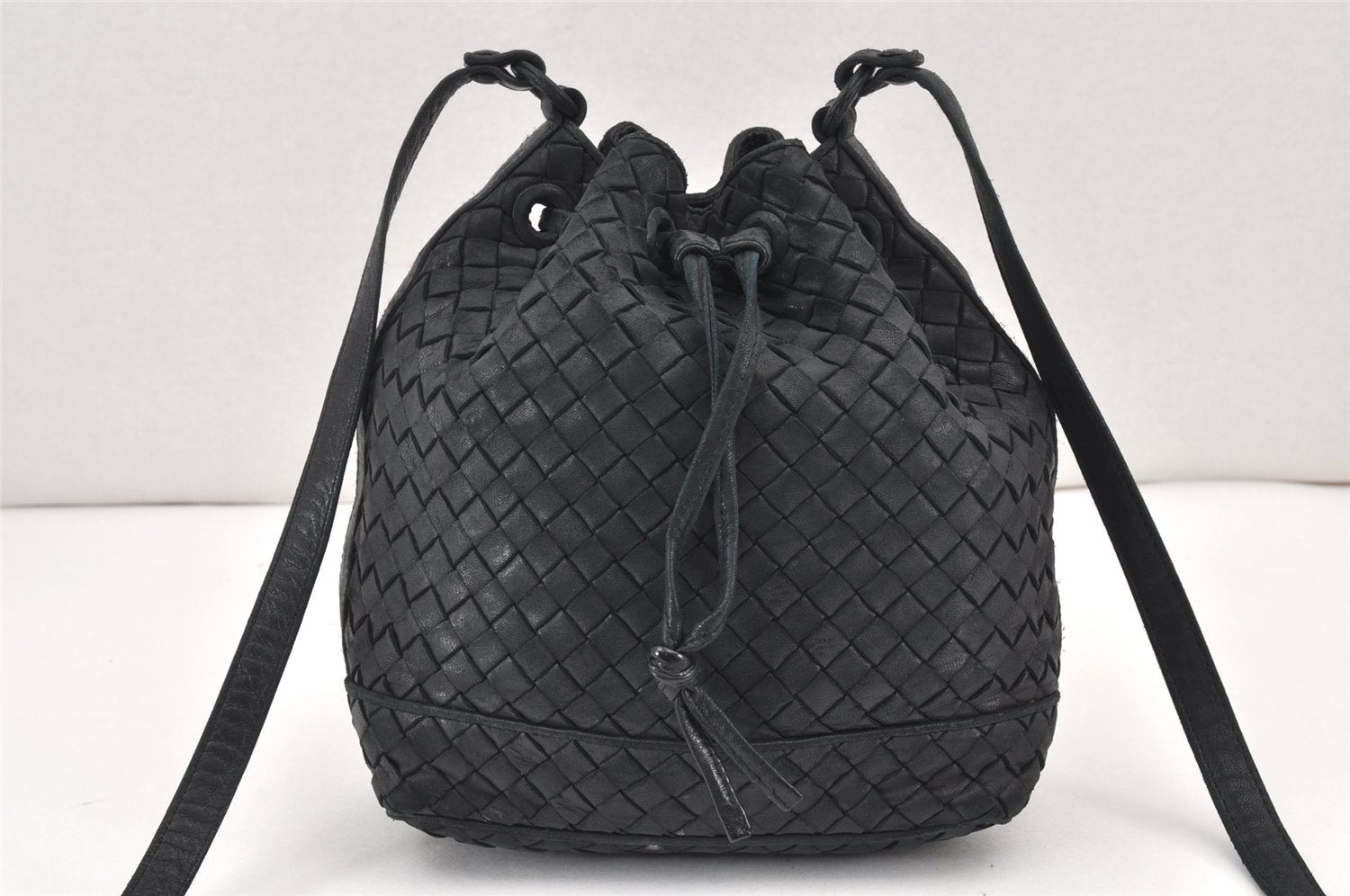 Authentic BOTTEGA VENETA Intrecciato Leather Shoulder Drawstring Bag Black 1986K