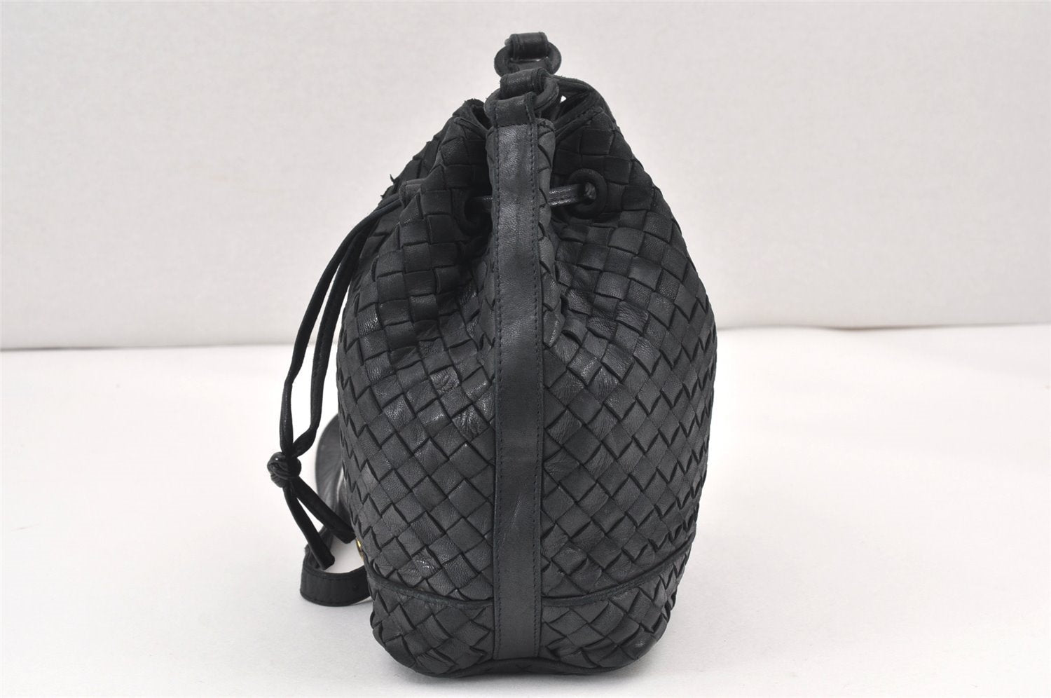 Authentic BOTTEGA VENETA Intrecciato Leather Shoulder Drawstring Bag Black 1986K