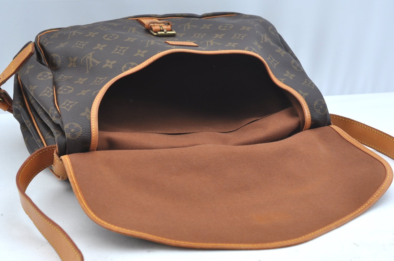 Authentic Louis Vuitton Monogram Saumur 35 Shoulder Cross Bag M42254 LV 1991J