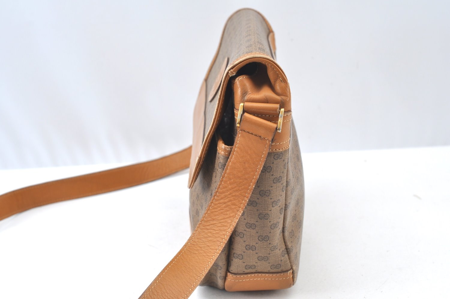 Authentic GUCCI Micro GG PVC Leather Shoulder Cross Body Bag Purse Brown 2003H