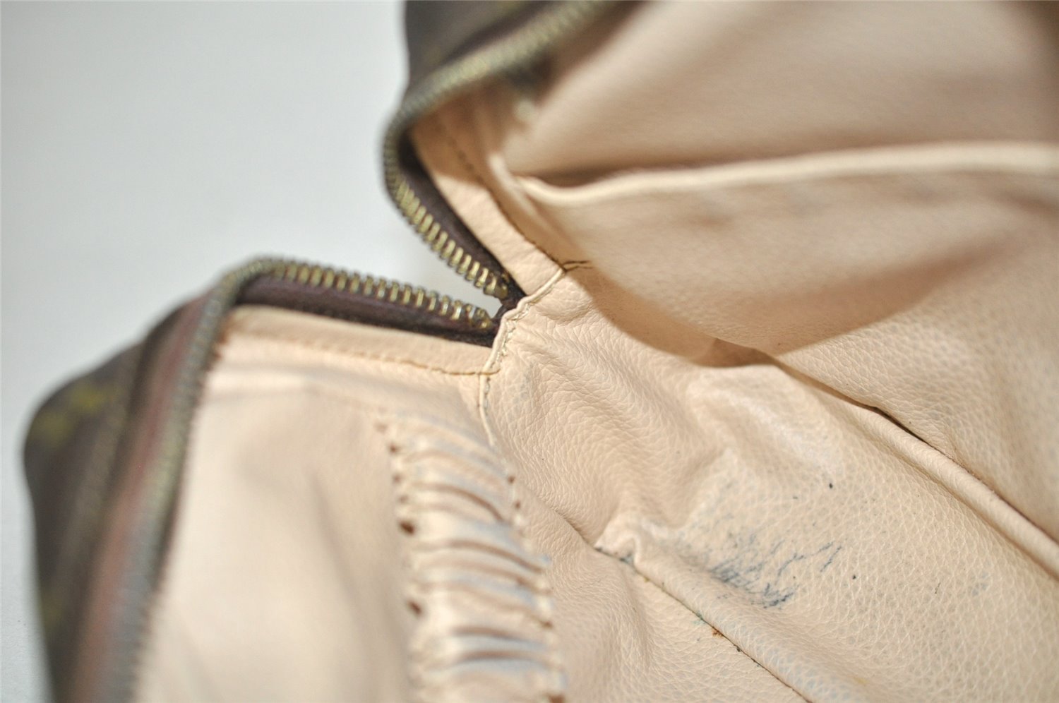 Auth Louis Vuitton Monogram Trousse Toilette 23 Clutch Hand Bag M47524 LV 2008I