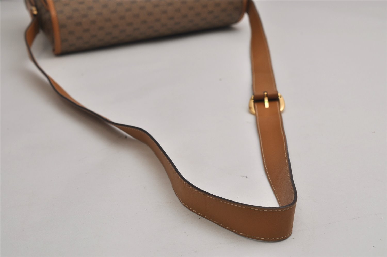 Authentic GUCCI Micro GG PVC Leather Shoulder Cross Body Bag Purse Brown 2011K