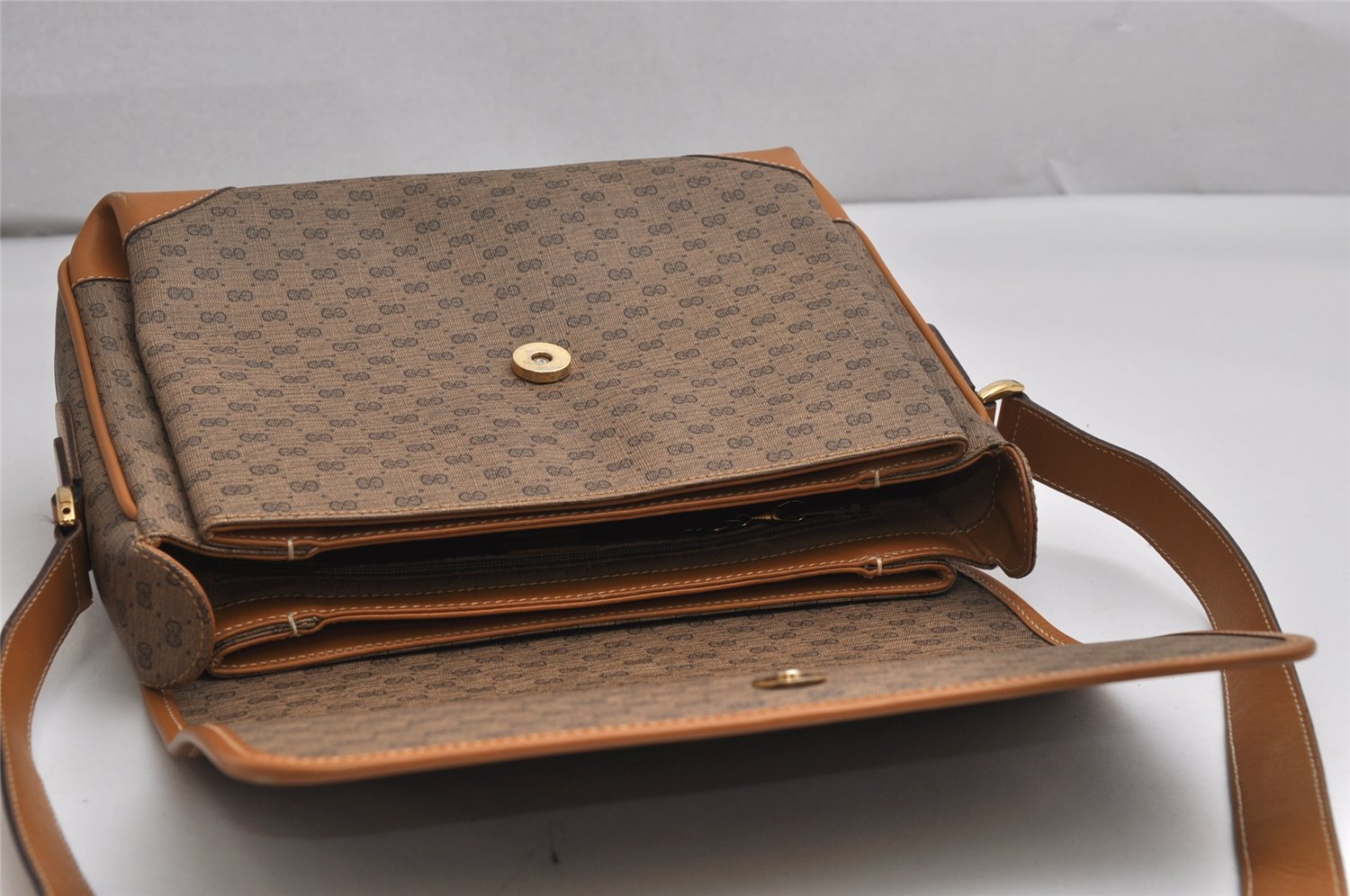 Authentic GUCCI Micro GG PVC Leather Shoulder Cross Body Bag Purse Brown 2011K