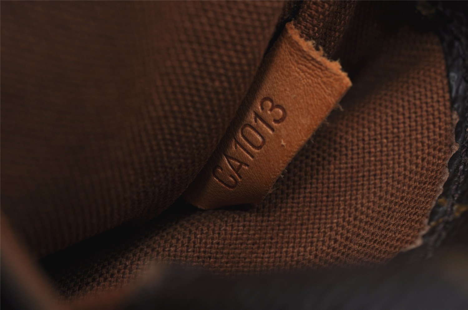 Authentic Louis Vuitton Monogram Pochette Gange Waist Body Bag M51870 LV 2028J