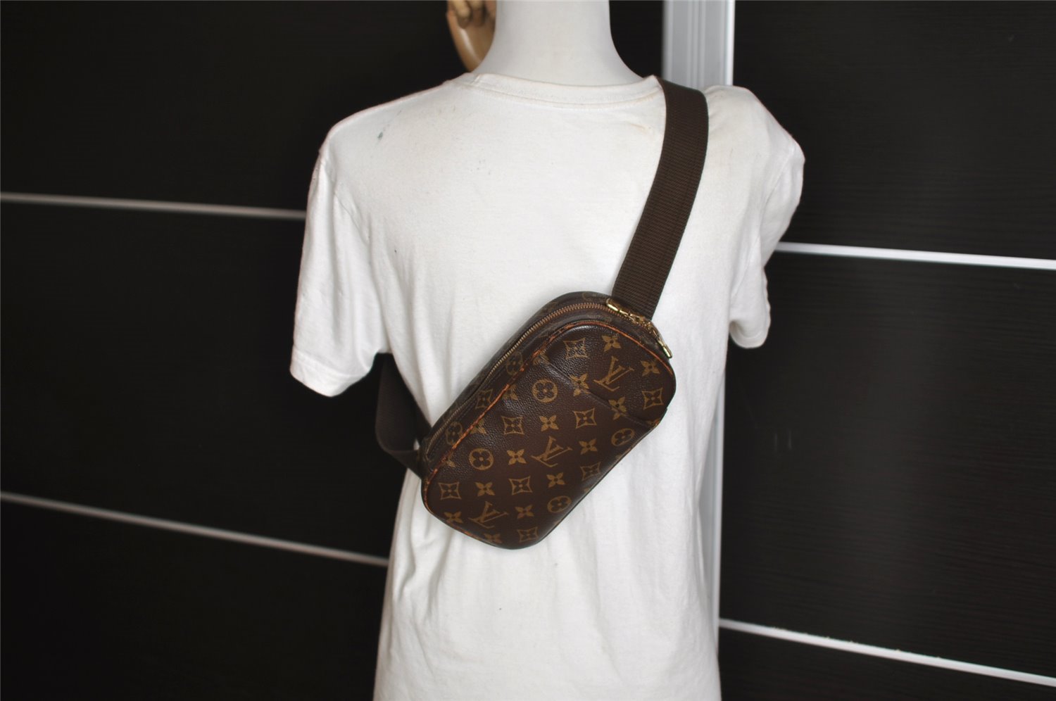 Authentic Louis Vuitton Monogram Pochette Gange Waist Body Bag M51870 LV 2028J