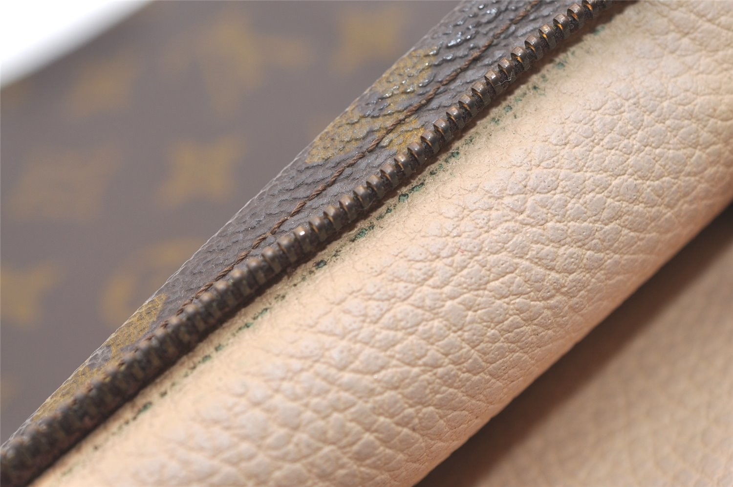 Auth Louis Vuitton Monogram Poche Toilette 26 Cosmetics Pouch Old Model LV 2034J