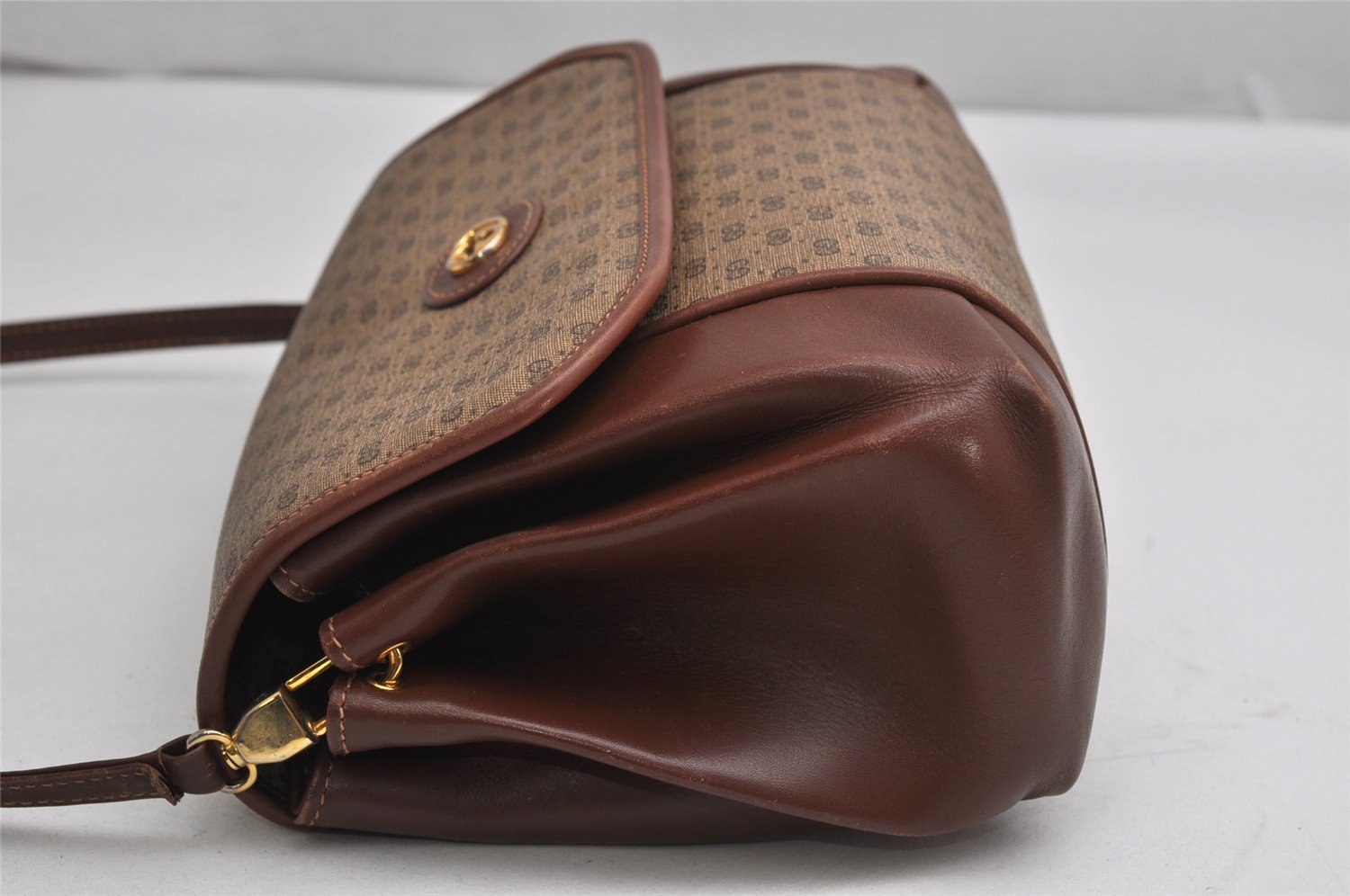 Authentic GUCCI Micro GG PVC Leather Shoulder Cross Body Bag Purse Brown 2038K