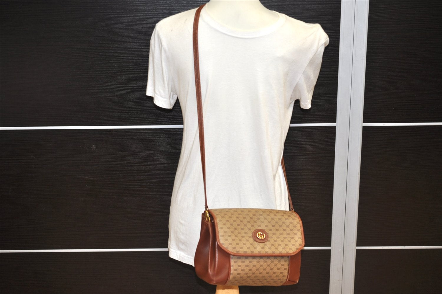Authentic GUCCI Micro GG PVC Leather Shoulder Cross Body Bag Purse Brown 2038K