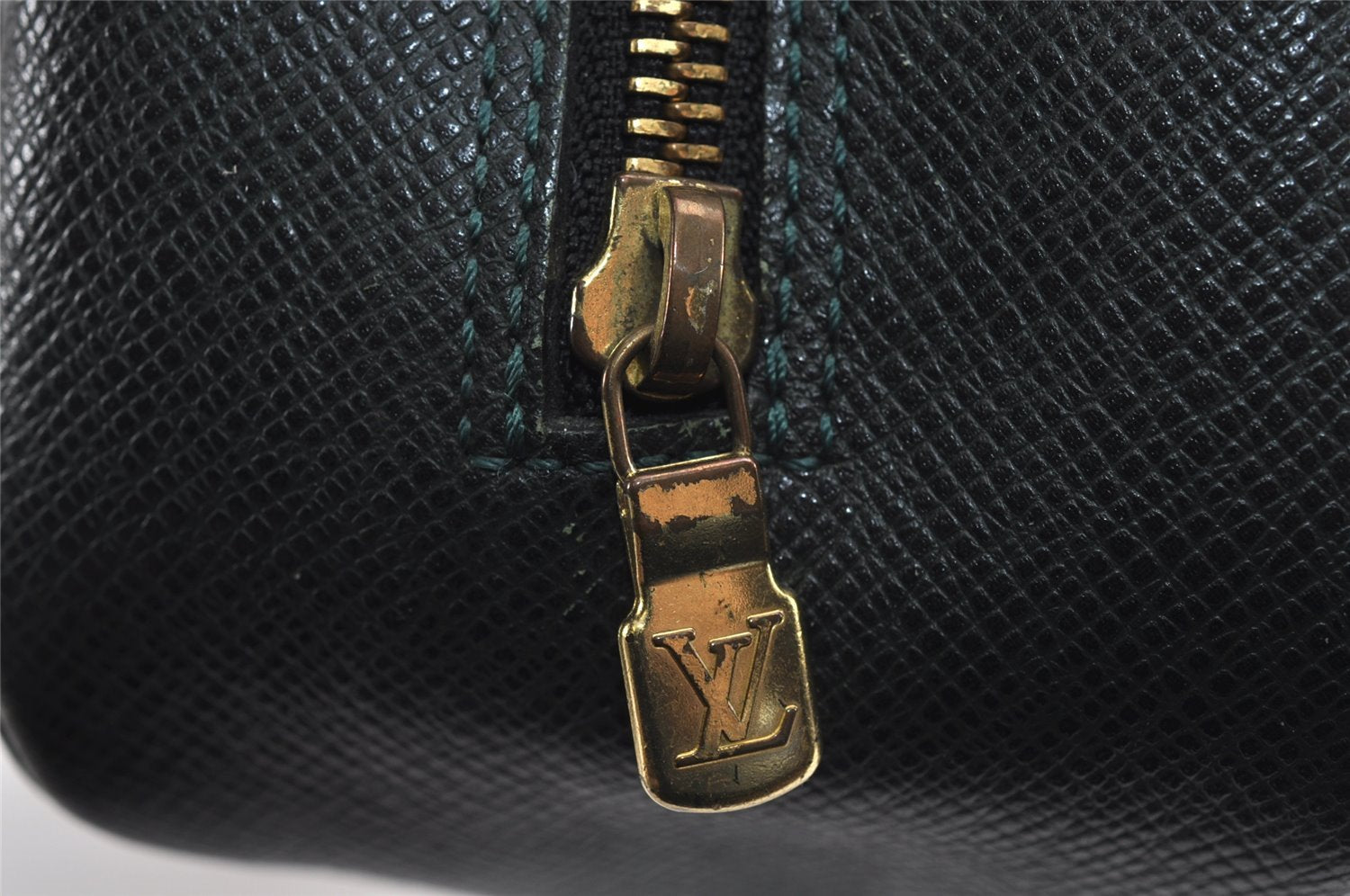 Auth Louis Vuitton Taiga Trousse Toilette GM Clutch Bag Green M30214 Junk 2043J