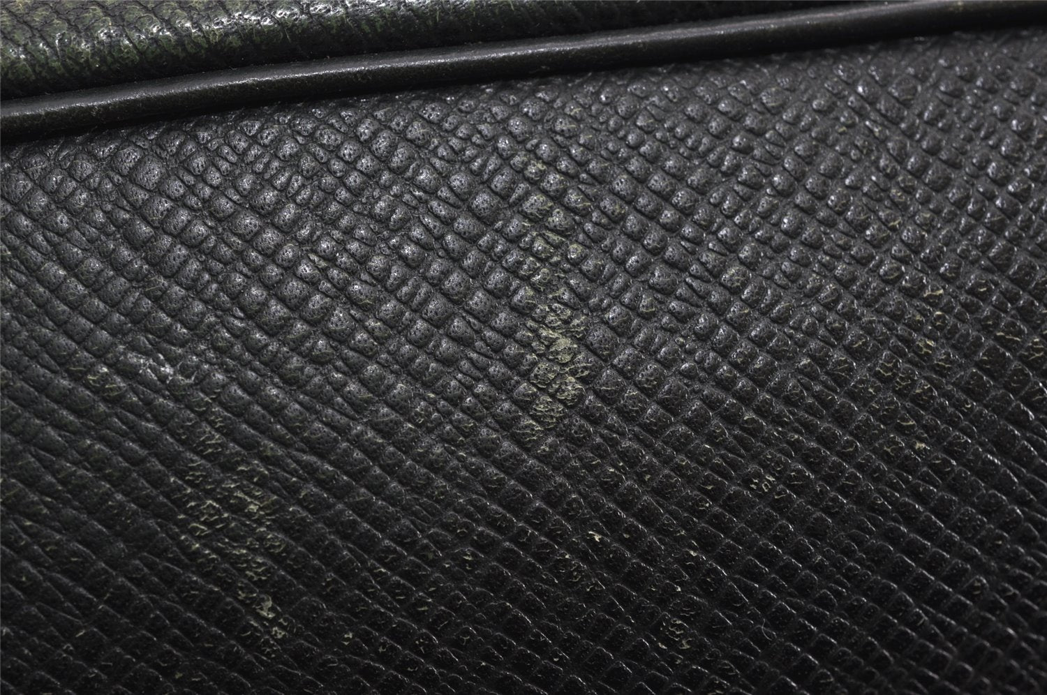 Auth Louis Vuitton Taiga Trousse Toilette GM Clutch Bag Green M30214 Junk 2043J