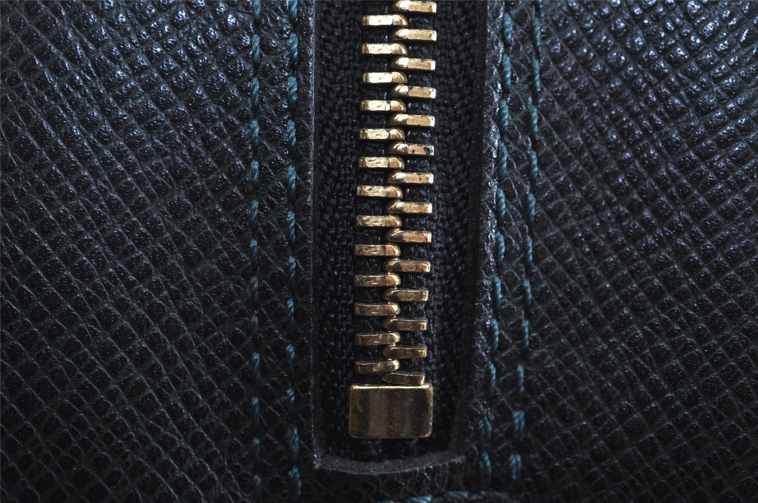 Auth Louis Vuitton Taiga Trousse Toilette GM Clutch Bag Green M30214 Junk 2043J