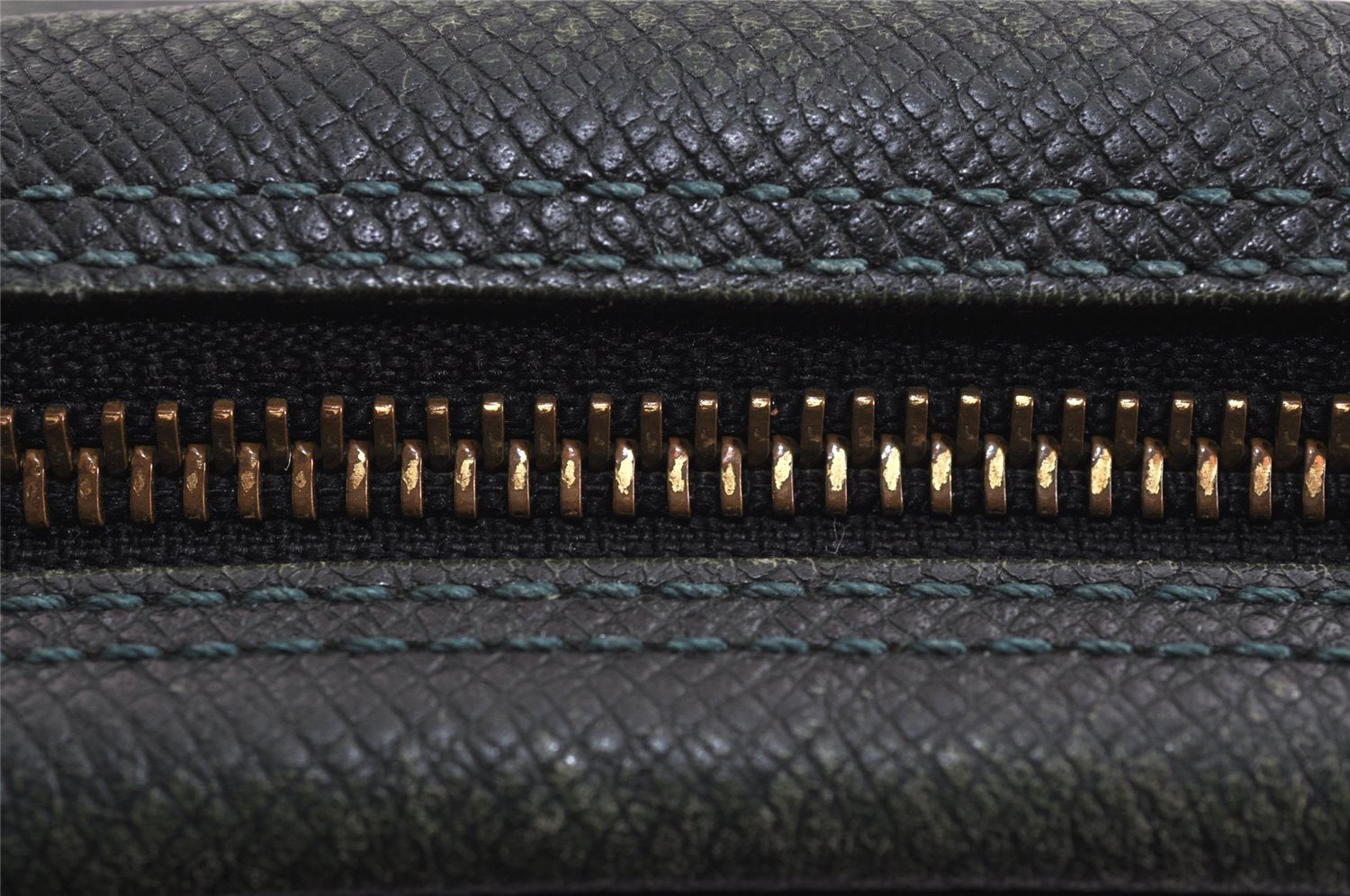 Auth Louis Vuitton Taiga Trousse Toilette GM Clutch Bag Green M30214 Junk 2043J