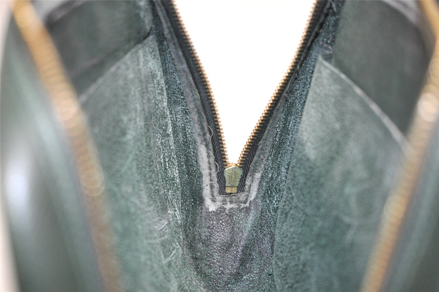 Auth Louis Vuitton Taiga Trousse Toilette GM Clutch Bag Green M30214 Junk 2043J