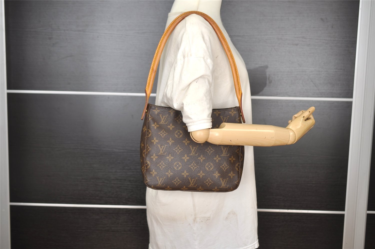 Authentic Louis Vuitton Monogram Looping MM Shoulder Bag M51146 LV 2044I