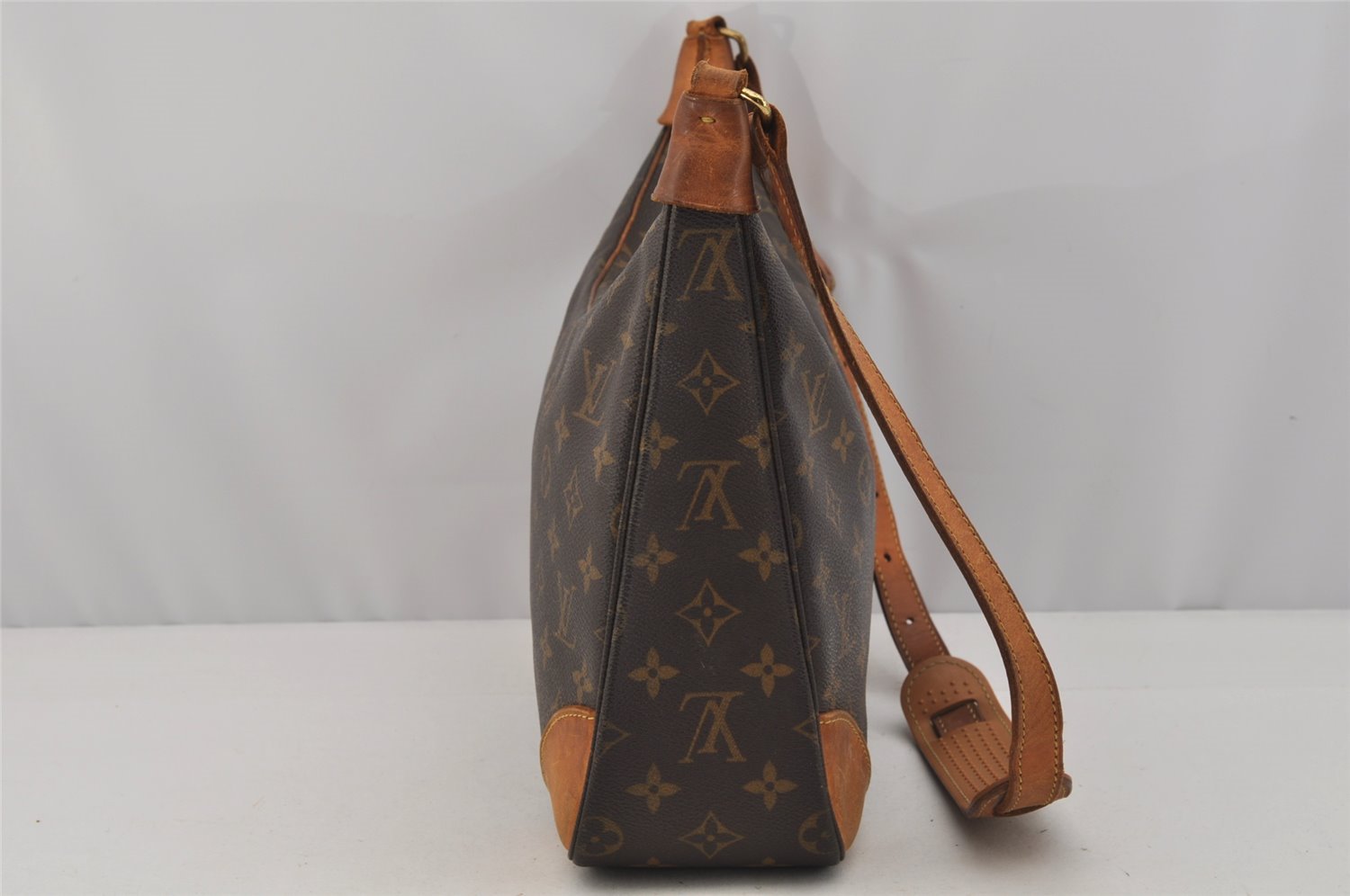 Authentic Louis Vuitton Monogram Boulogne 30 Shoulder Cross Bag M52165 LV 2044J