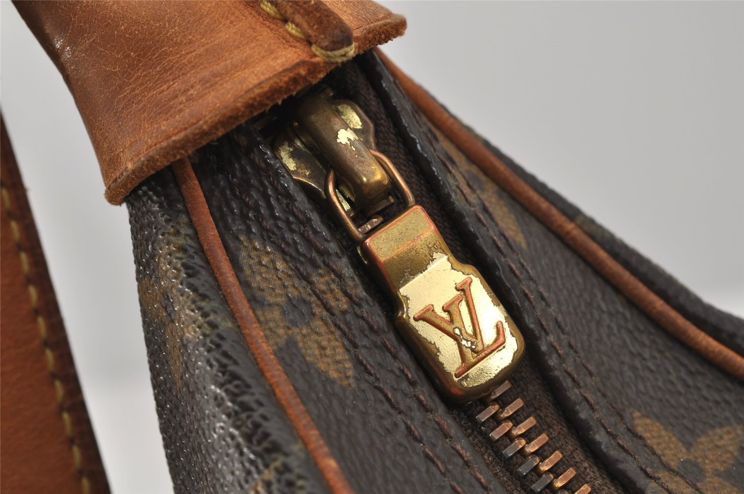 Authentic Louis Vuitton Monogram Boulogne 30 Shoulder Cross Bag M52165 LV 2044J