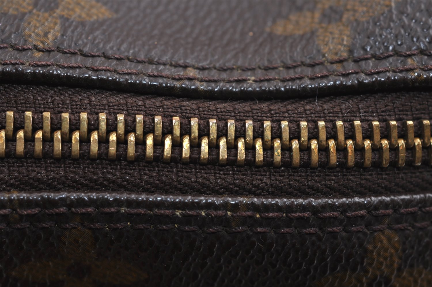 Authentic Louis Vuitton Monogram Boulogne 30 Shoulder Cross Bag M52165 LV 2045J