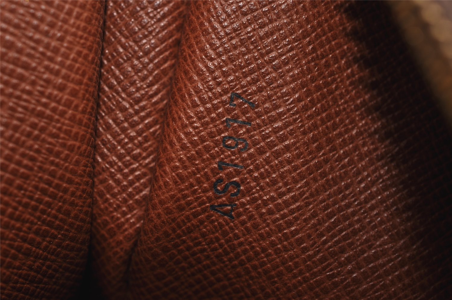 Authentic Louis Vuitton Monogram Boulogne 30 Shoulder Cross Bag M52165 LV 2045J