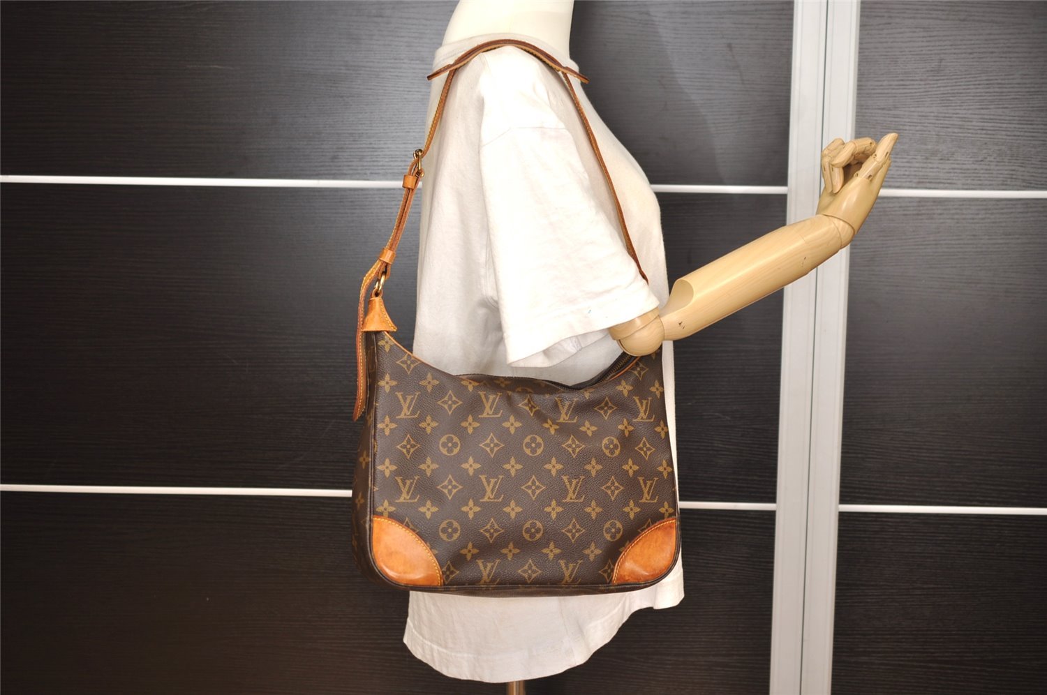 Authentic Louis Vuitton Monogram Boulogne 30 Shoulder Cross Bag M52165 LV 2045J