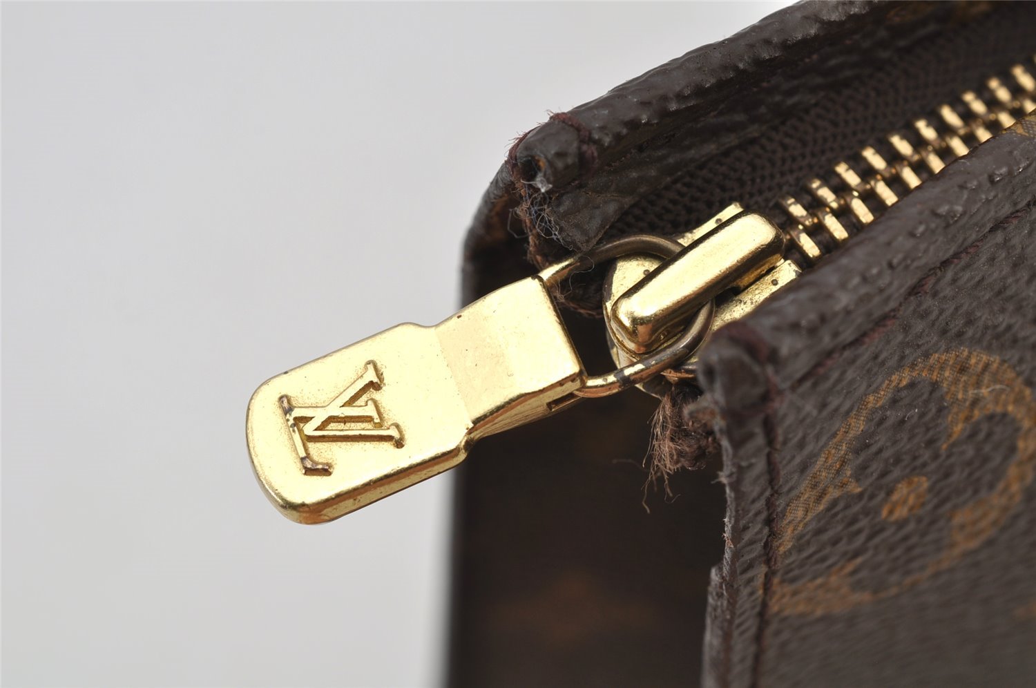 Authentic Louis Vuitton Monogram Poche Toilette 26 M47542 Cosmetics Pouch 2051J