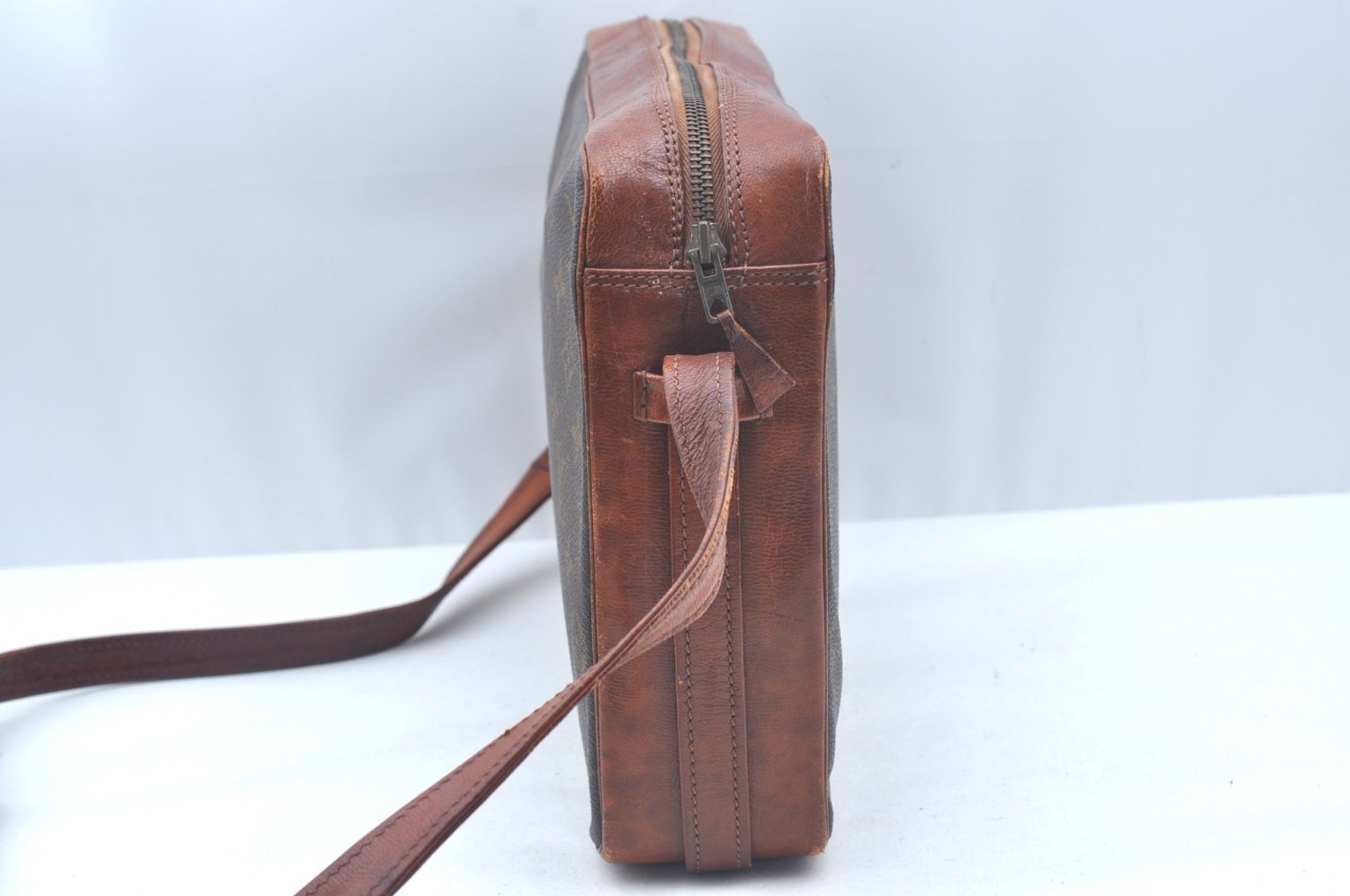 Authentic Louis Vuitton Monogram Sac Bandouliere 35 Shoulder Bag Old Model 2053J