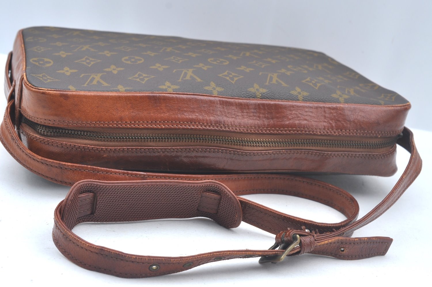 Authentic Louis Vuitton Monogram Sac Bandouliere 35 Shoulder Bag Old Model 2053J