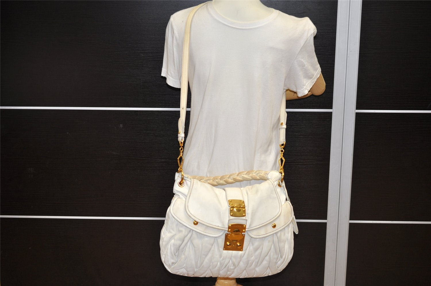 Authentic MIU MIU Vintage Matelasse Leather 2Way Shoulder Hand Bag White 2054K