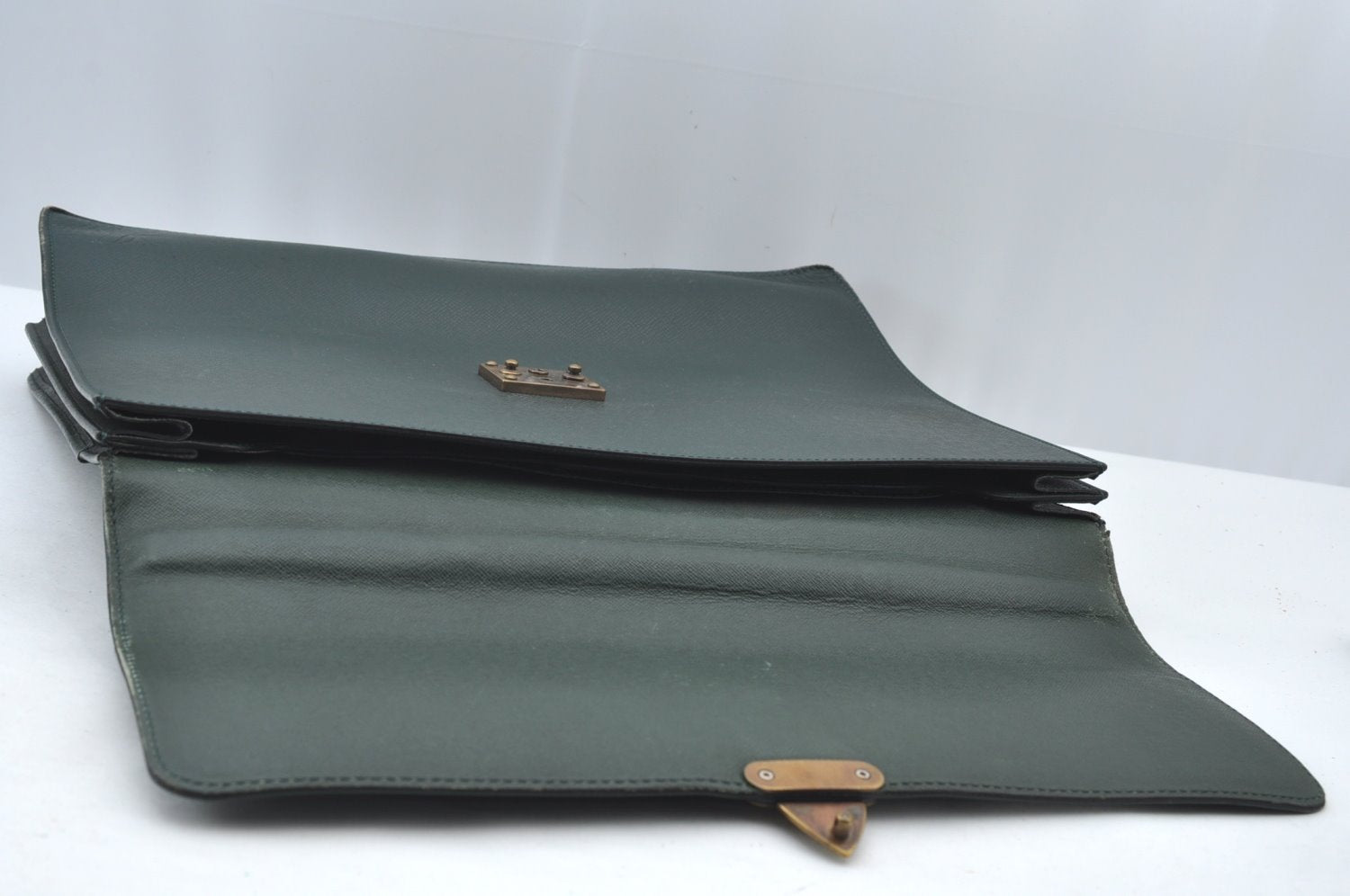 Authentic Louis Vuitton Taiga Serviette Moskova Briefcase Green M30034 LV 2058J