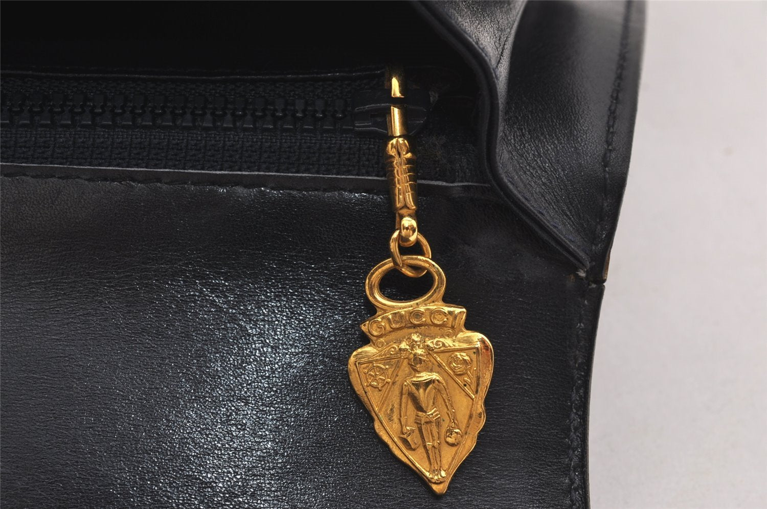 Authentic GUCCI Vintage Shoulder Cross Body Bag Purse Leather Black 2059I