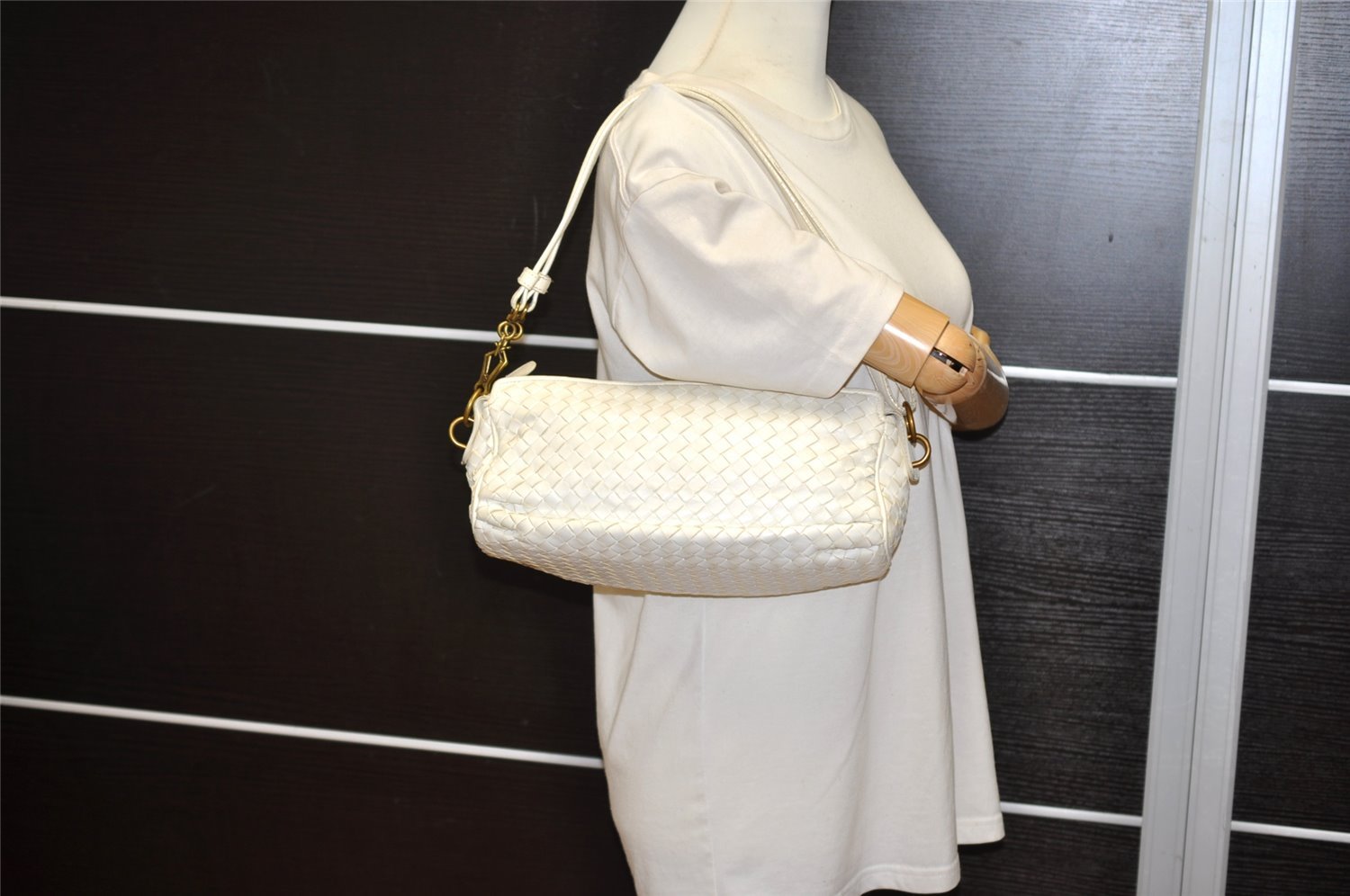 Authentic BOTTEGA VENETA Intrecciato Leather Shoulder Cross Body Bag White 2060I