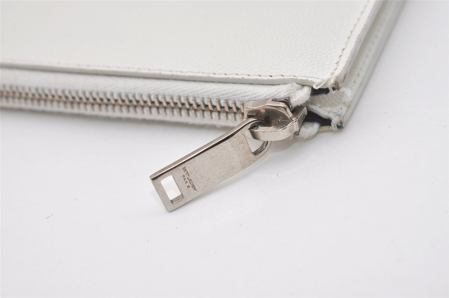 Authentic SAINT LAURENT Clutch Hand Bag Purse Leather White TGR397294 YSL 2068J