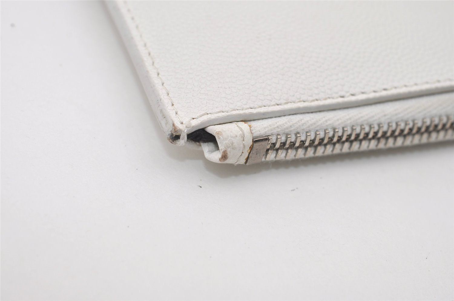 Authentic SAINT LAURENT Clutch Hand Bag Purse Leather White TGR397294 YSL 2068J