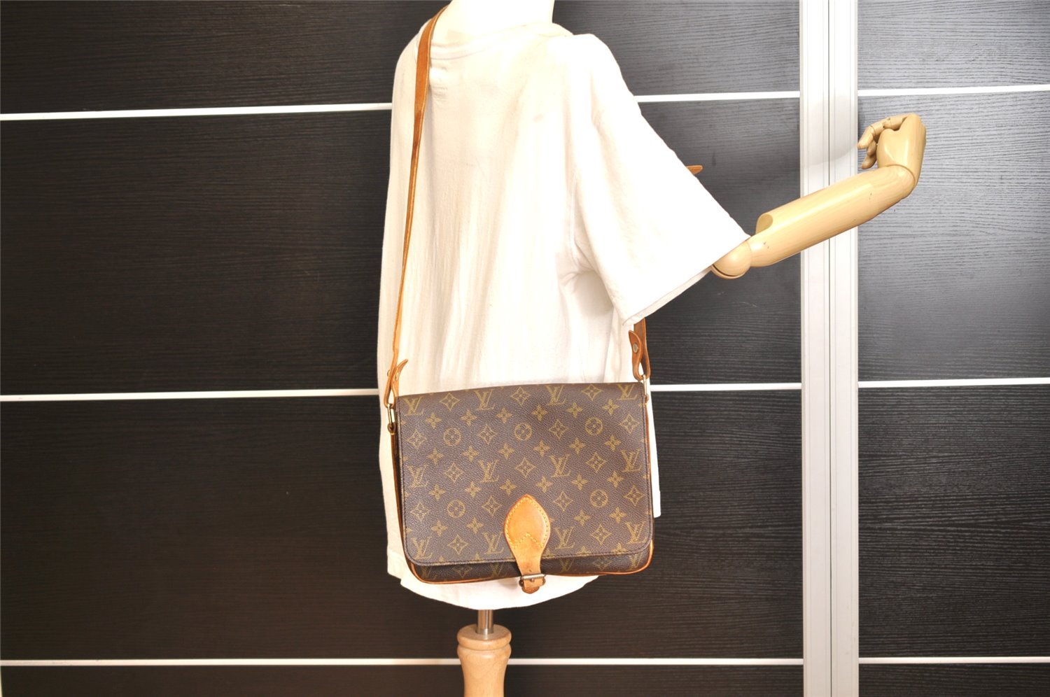 Authentic Louis Vuitton Monogram Cartouchiere GM Shoulder Bag Old Model 2071K