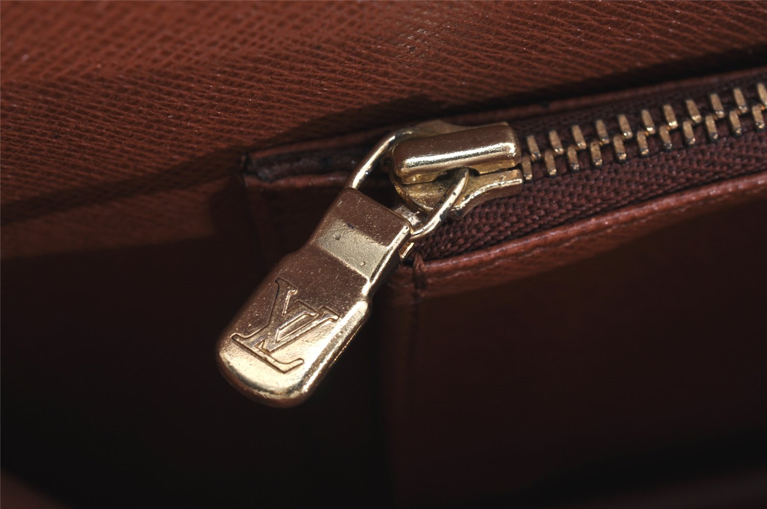 Authentic Louis Vuitton Monogram Courcelles Shoulder Cross Bag M51375 LV 2081I