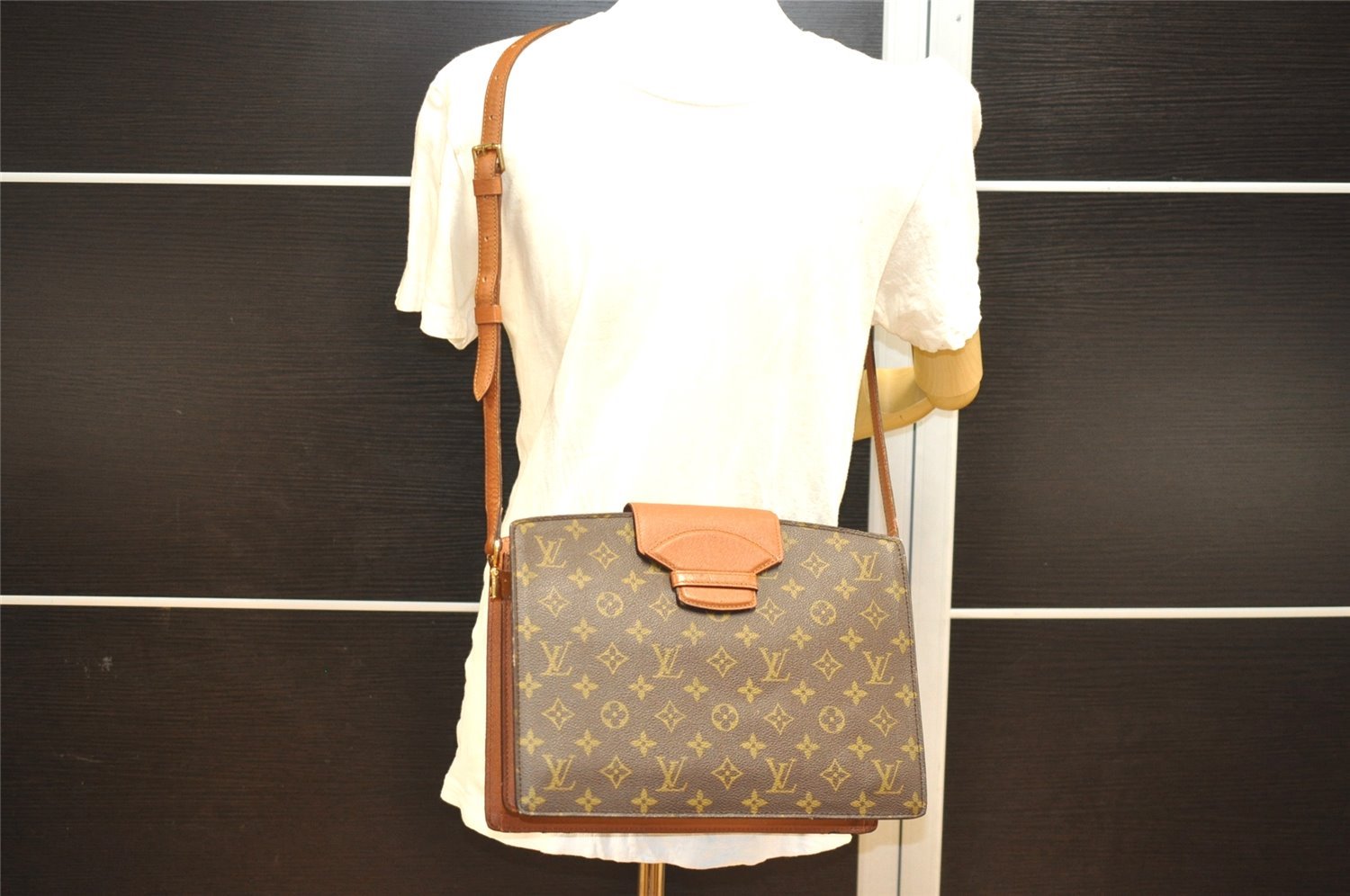 Authentic Louis Vuitton Monogram Courcelles Shoulder Cross Bag M51375 LV 2081I