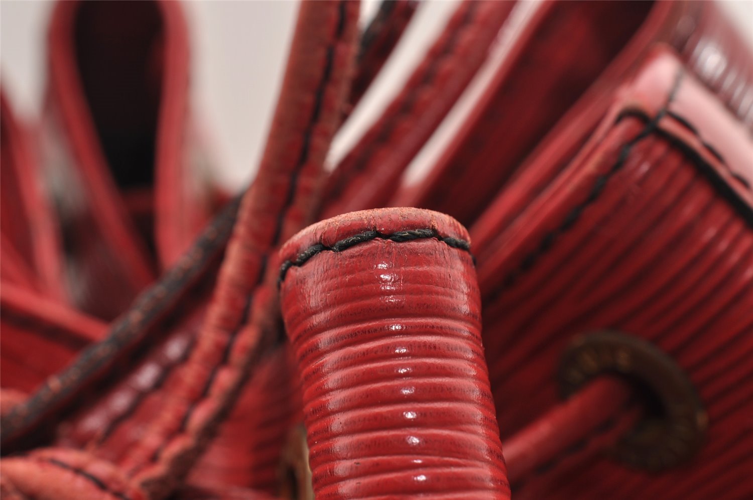 Authentic Louis Vuitton Epi Petit Noe Shoulder Drawstring Bag M44107 Red 2086I