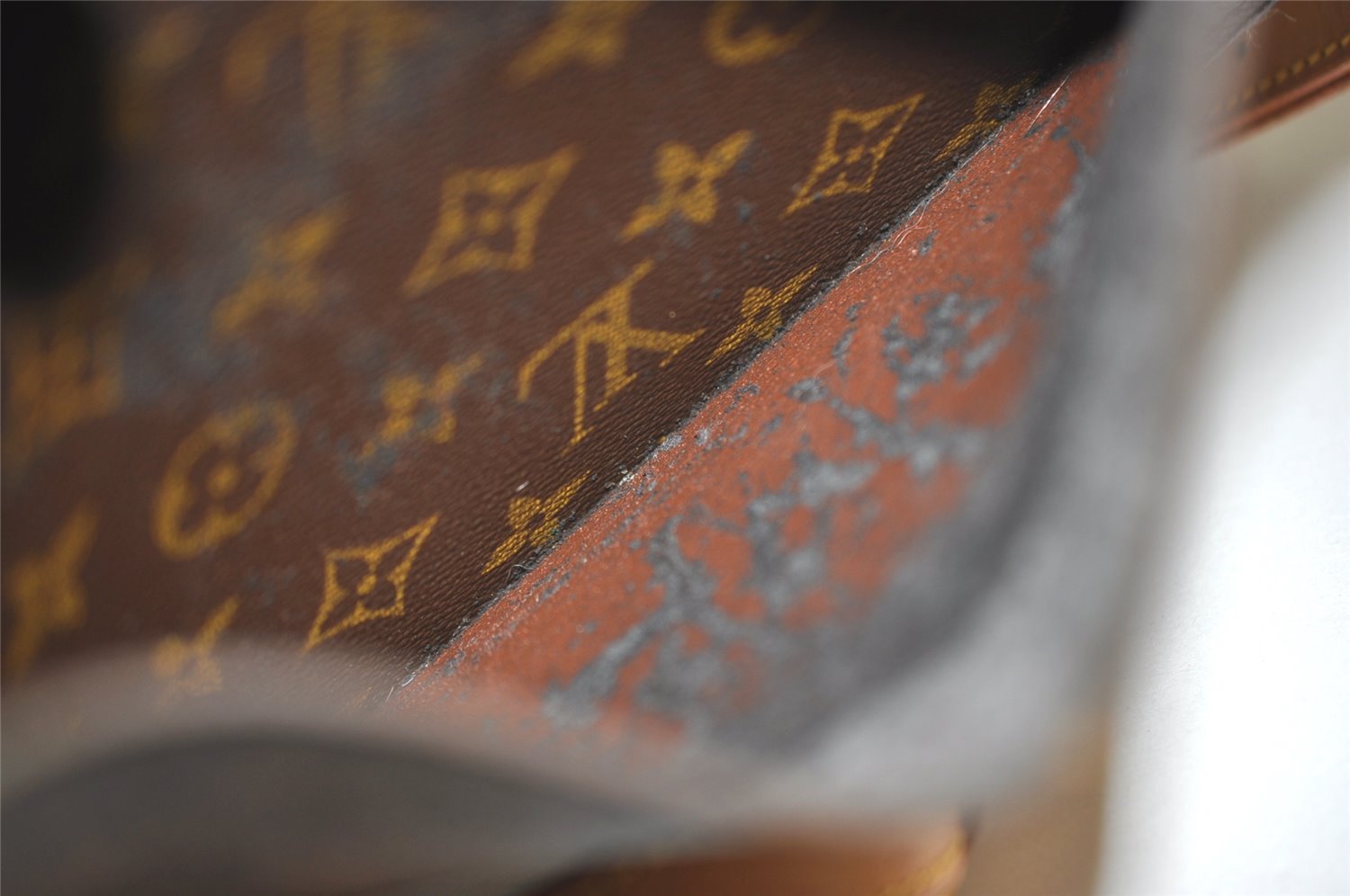 Authentic Louis Vuitton Monogram Saint Cloud GM M51242 Shoulder Cross Bag 2093J