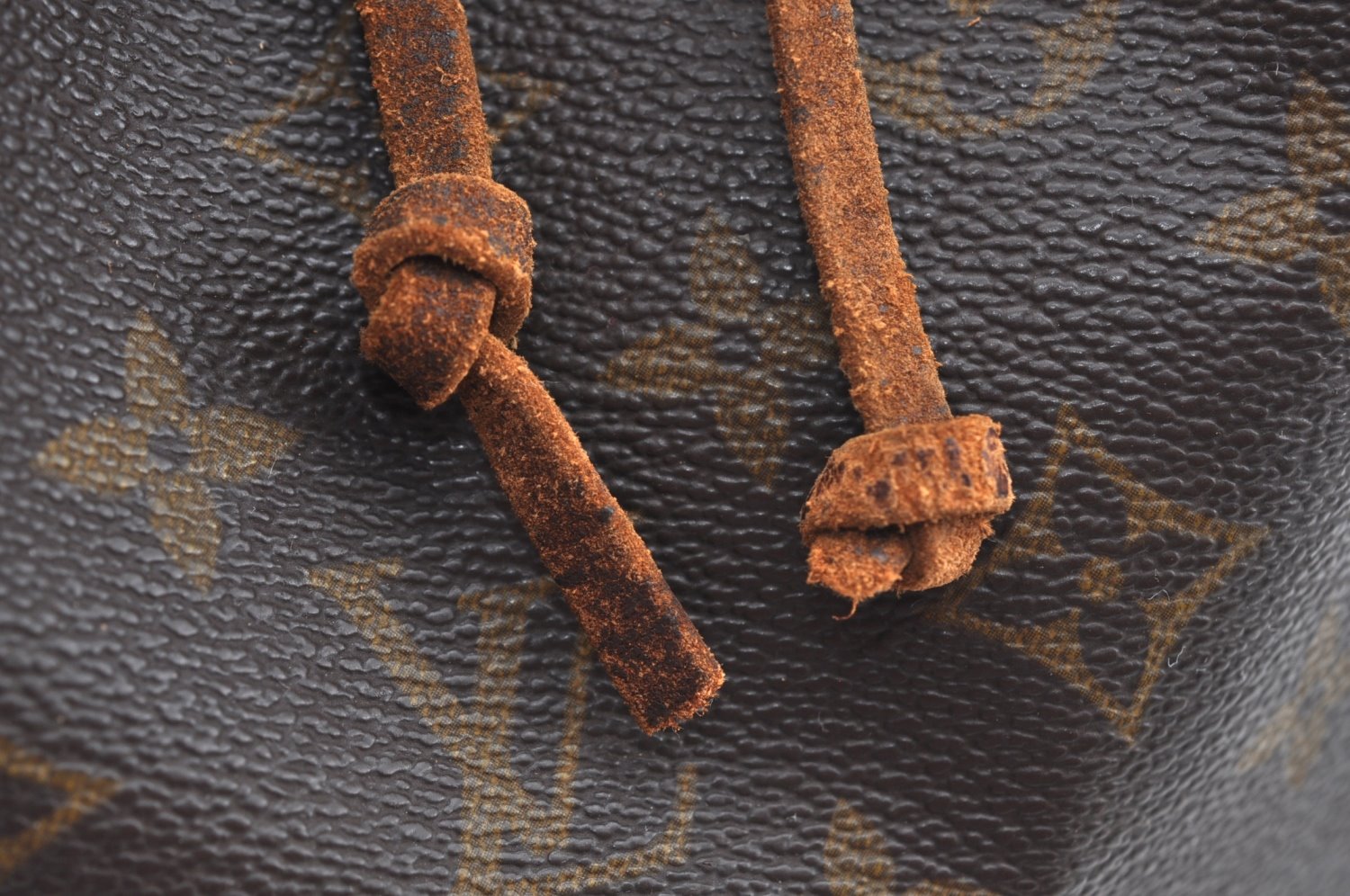 Authentic Louis Vuitton Monogram Noe Shoulder Drawstring Bag M42224 LV 2094F