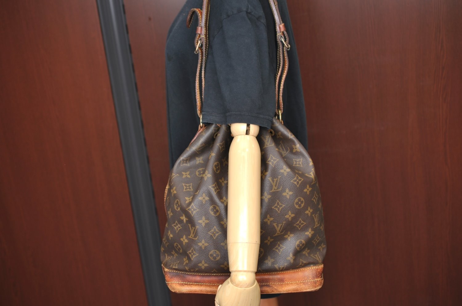 Authentic Louis Vuitton Monogram Noe Shoulder Drawstring Bag M42224 LV 2094F