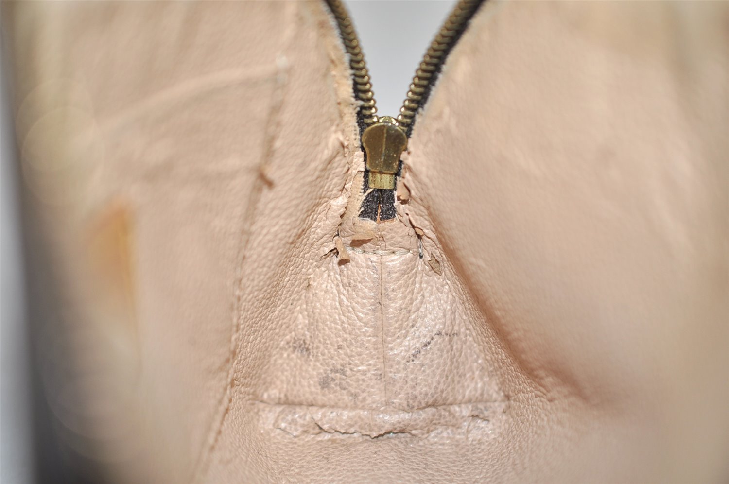 Authentic Louis Vuitton Monogram Pochette Cosmetic Pouch M47515 LV 2097K